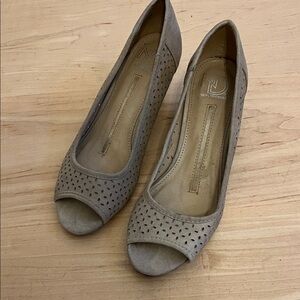 New Directions Women's Taupe Peep Toe Flats